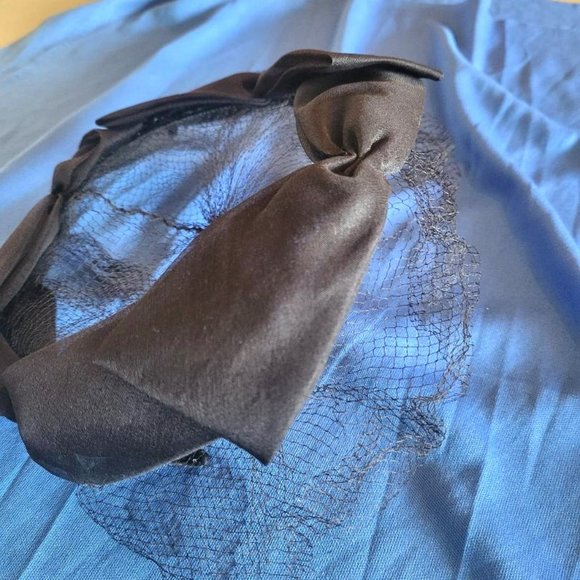 Vintage 1950's Black Headband/Fascinator Style Hat with Netting - Picture 5 of 8